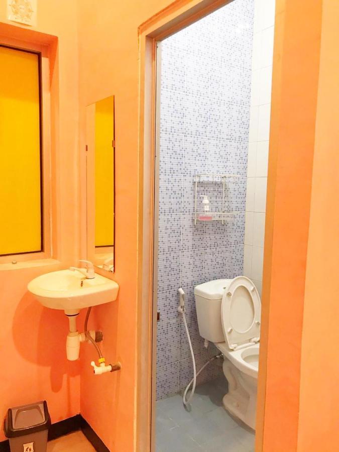 Roomz Budget Residence Semarang Exterior photo