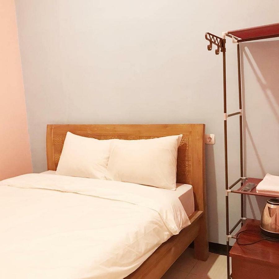 Roomz Budget Residence Semarang Exterior photo