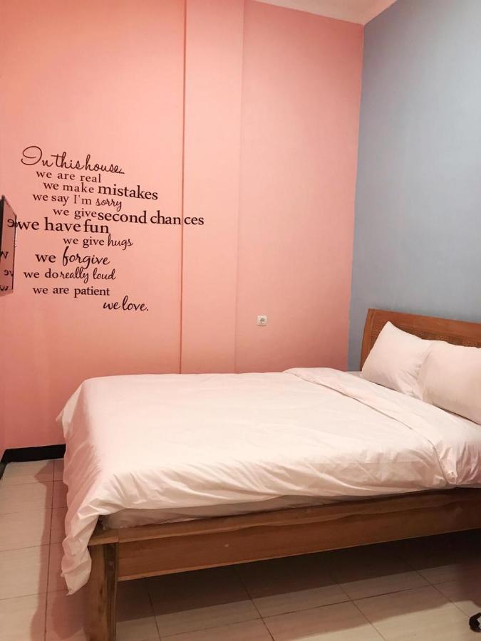 Roomz Budget Residence Semarang Exterior photo
